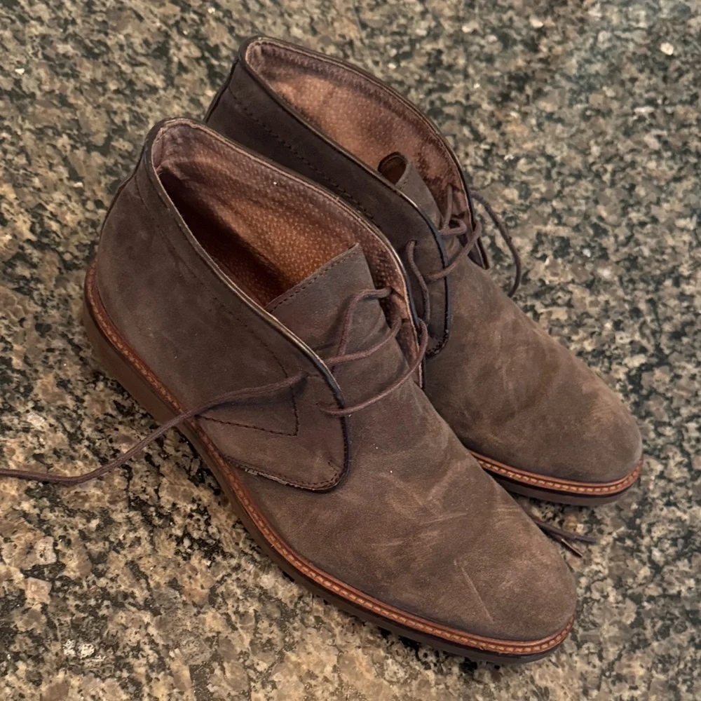Ashton Grey Men's Suede Chukka Boots in Rich Brown EUC 9